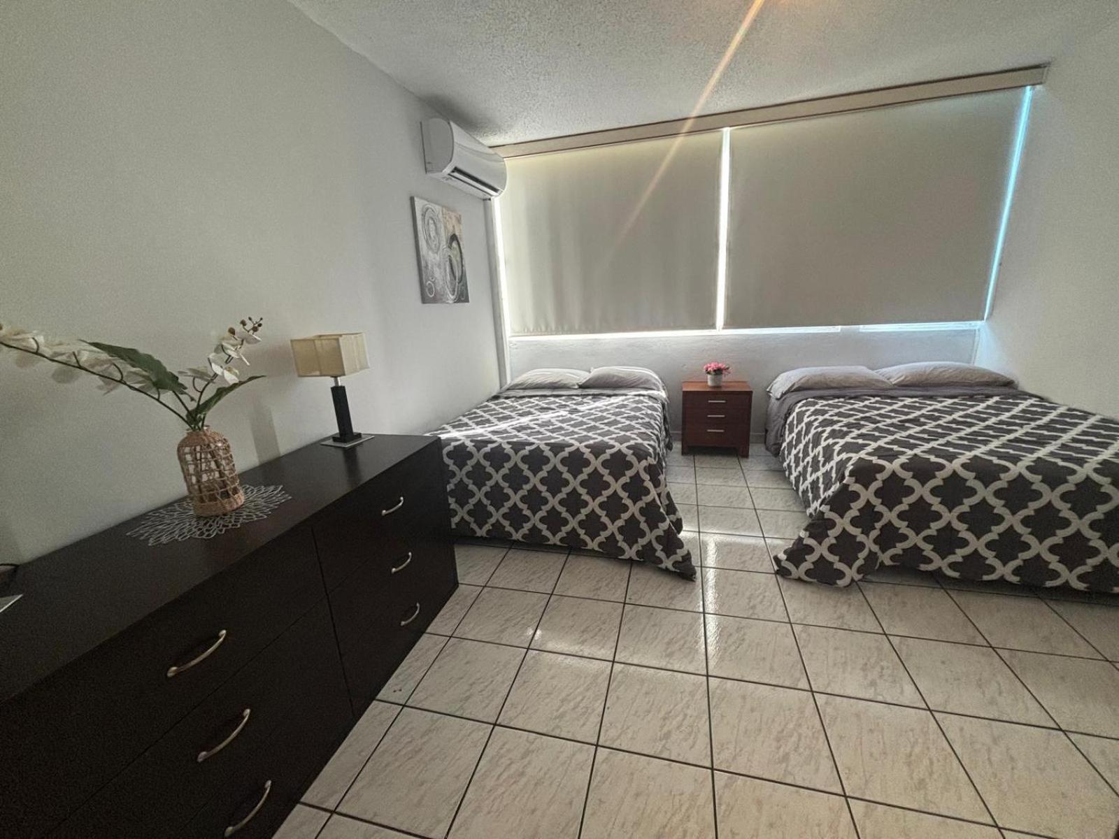 Marbella Apartments San Juan Eksteriør billede